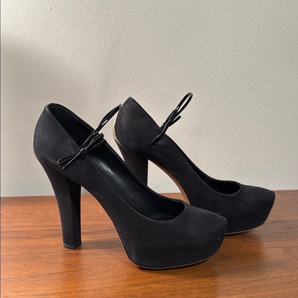 Louis Vuitton Black Heels with Platform and Rounded Toe